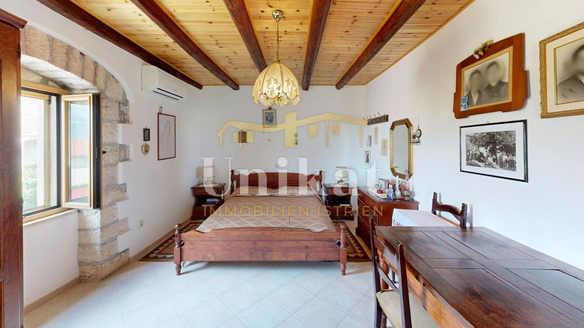 Prenovljena kamnita hiša